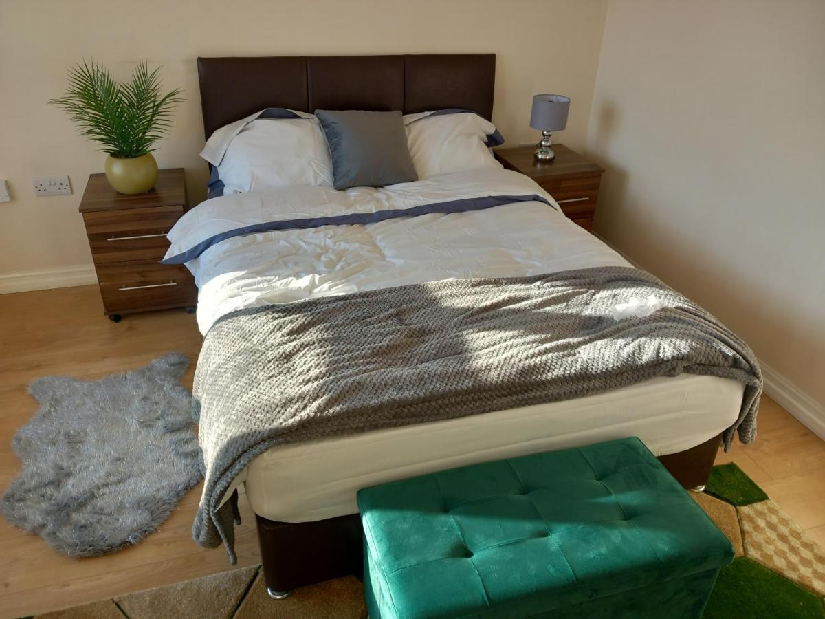 Lovely Shared 3 Bed Home Near The Thames Thamesmead  Bagian luar foto